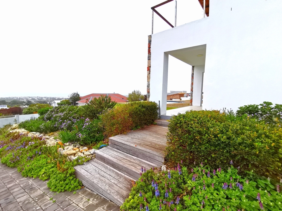 5 Bedroom Property for Sale in Chanteclair Western Cape